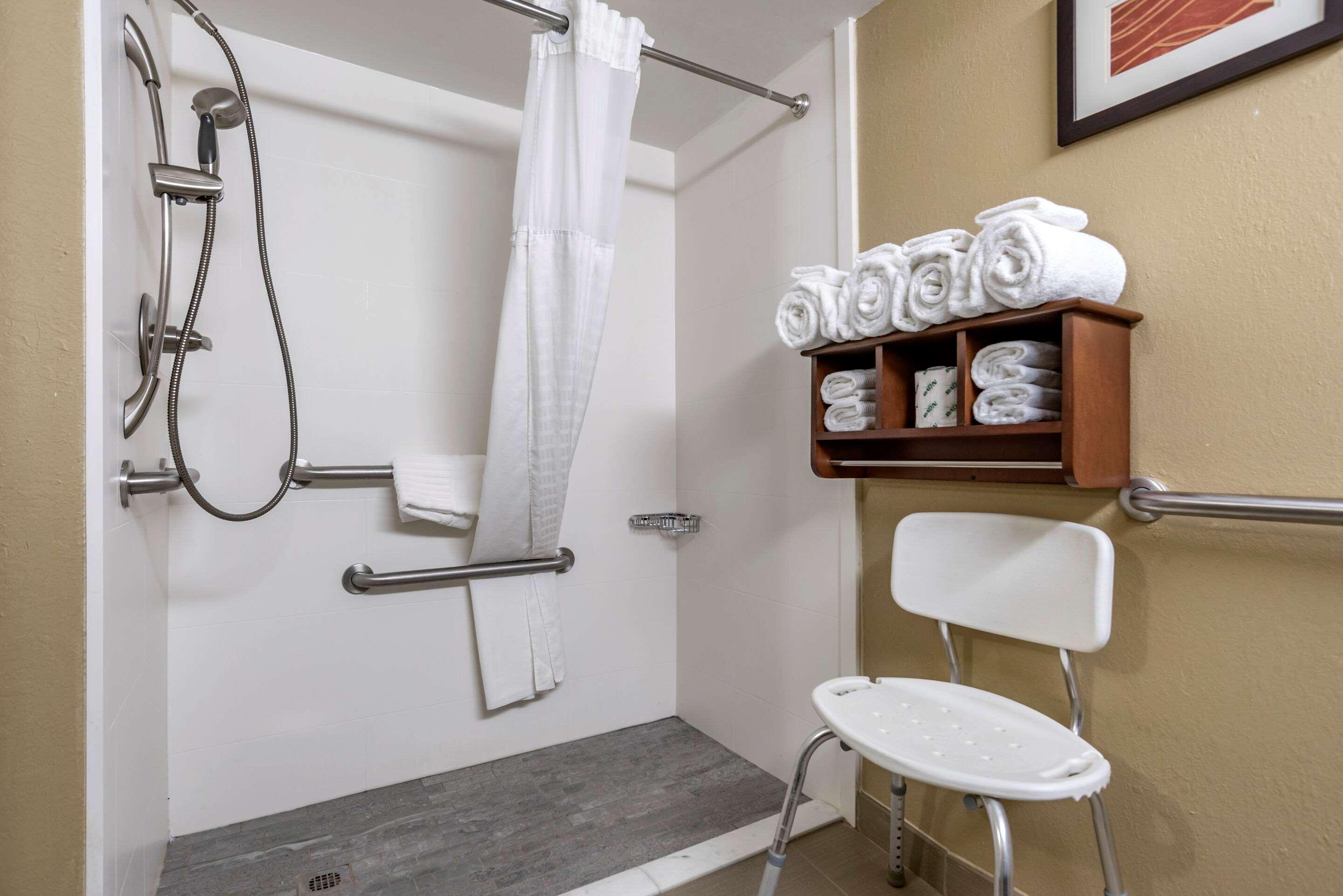 Comfort Inn & Suites Leeds I-20 Zewnętrze zdjęcie