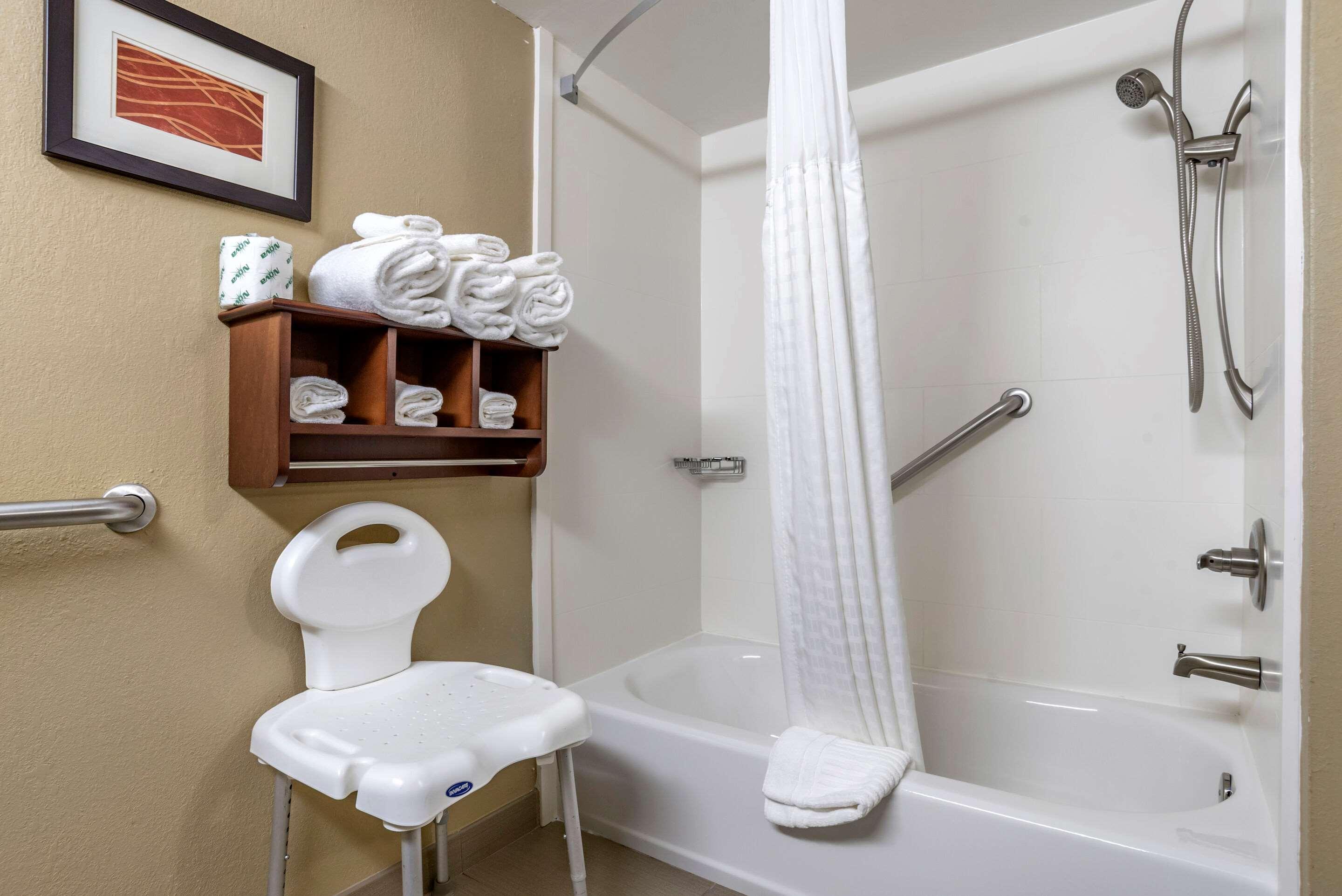 Comfort Inn & Suites Leeds I-20 Zewnętrze zdjęcie